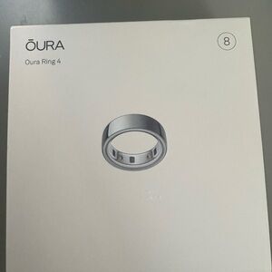 Oura Ring 4 in Elegant Silver